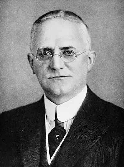 1888 george eastman registers the trademark kodak and receives a 09 04