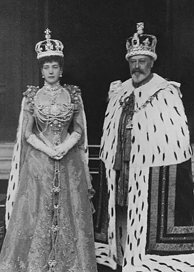 1902 in a ceremony at westminster abbey edward vii and alexandra 08 09