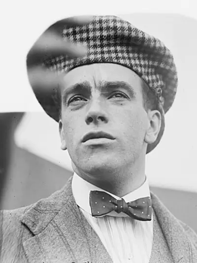 1910 english aviator claude grahame white lands his aircraft on e 10 14