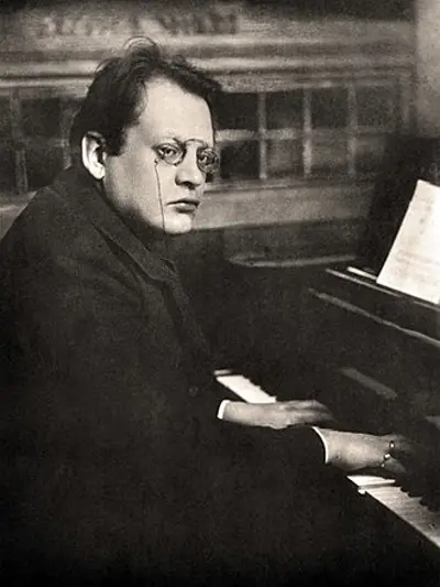1916 max regers hebbel requiem is first performed in a memorial 07 16