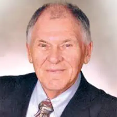 1916 william rosenberg american entrepreneur founded dunkin do 06 10