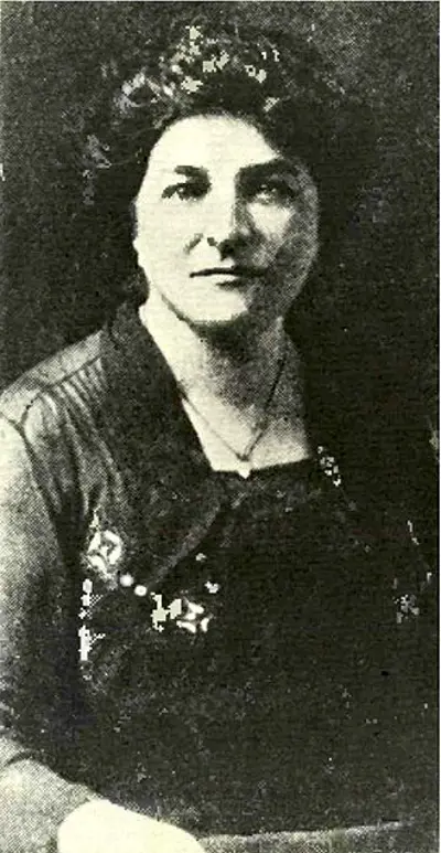 1918 opha may johnson became the first woman to enlist in the uni 08 13