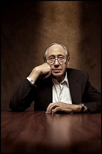 1928 alvin toffler german american journalist and author died 2 10 04
