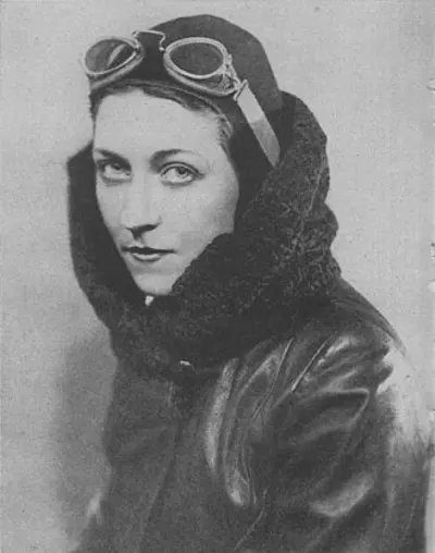 1930 amy johnson lands in darwin northern territory becoming th 05 24