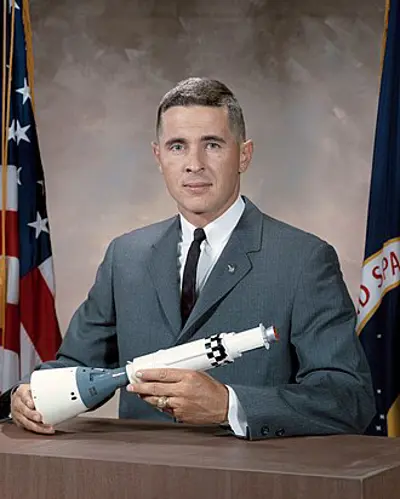 1933 william anders hong kong american general and astronaut di 10 17