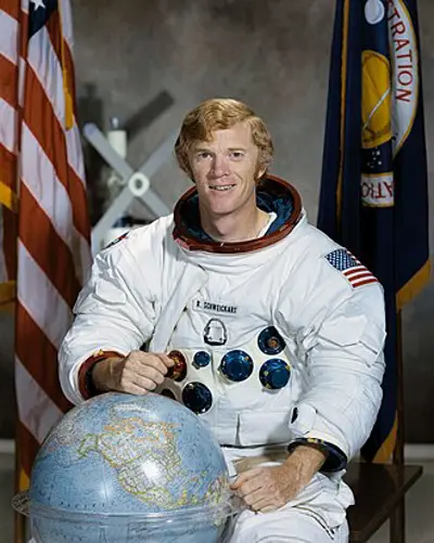 1935 rusty schweickart american soldier pilot and astronaut 10 25