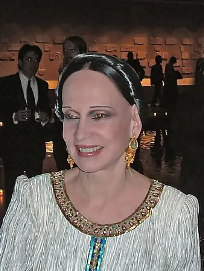 1938 mary mcfadden american fashion designer died 2024 10 01