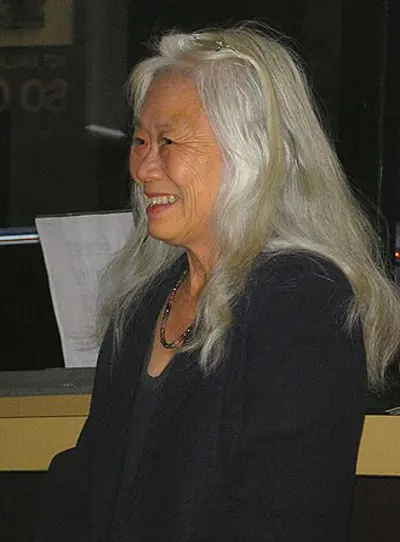 1940 maxine hong kingston american author and academic 10 27