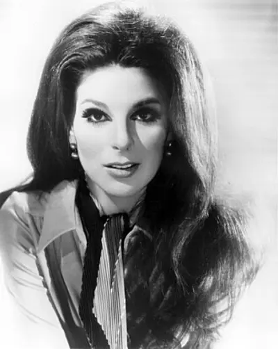 1942 bobbie gentry american singer songwriter and guitarist 07 27