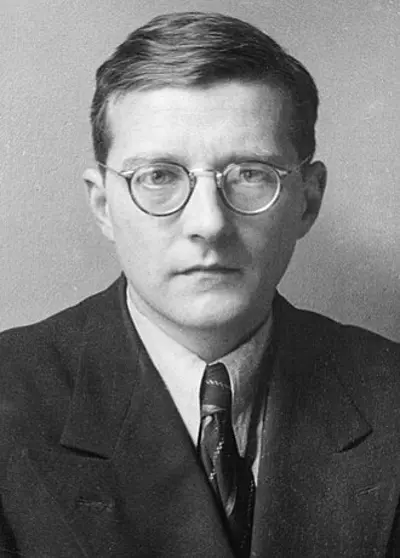 1942 dmitri shostakovichs 7th symphony premiers in a besieged le 08 09