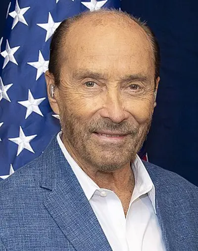 1942 lee greenwood american singer songwriter 10 27