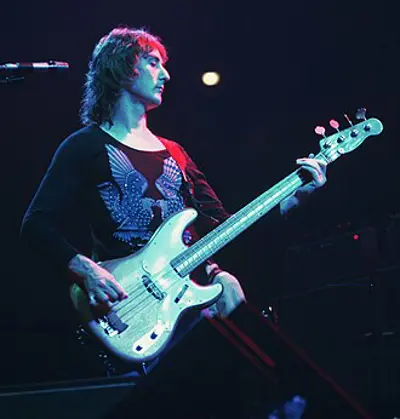 1944 denny laine english singer songwriter and musician died 20 10 29