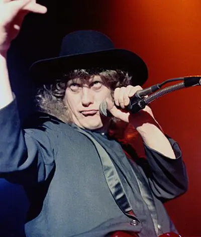 1946 noddy holder english rock singer songwriter musician and 06 15