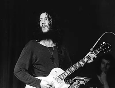 1946 peter green english singer songwriter and guitarist died 2 10 29