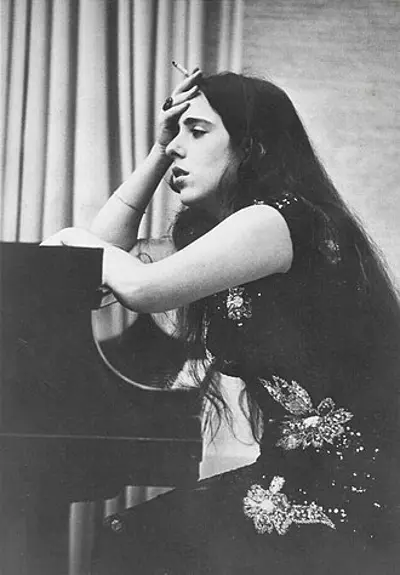 1947 laura nyro american singer songwriter and pianist died 199 10 18