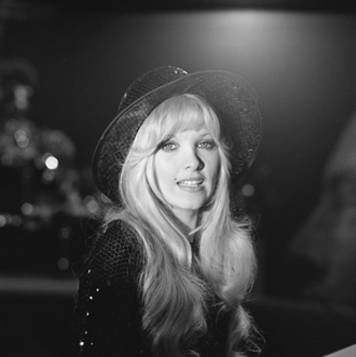 1948 lynsey de paul english singer songwriter pianist producer 06 11