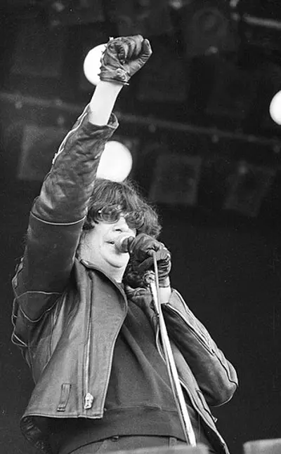 Joey Ramone, American singer-songwriter (died 2001)