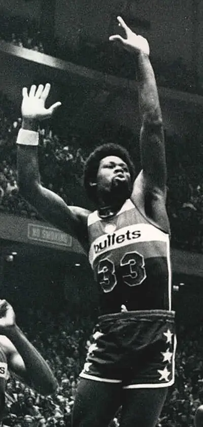 Truck Robinson, American basketball player and coach