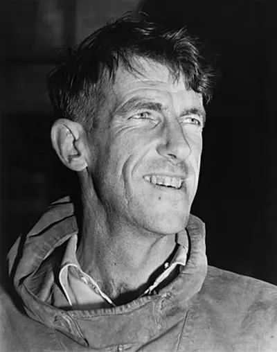 1953 edmund hillary and sherpa tenzing norgay become the first pe 05 29