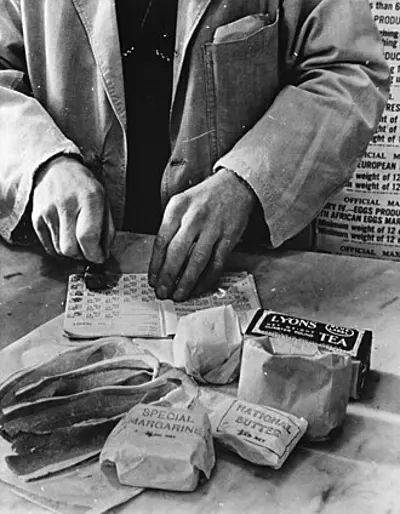 1954 food rationing in great britain ends with the lifting of re 07 04