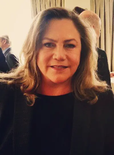 1954 kathleen turner american actress 06 19