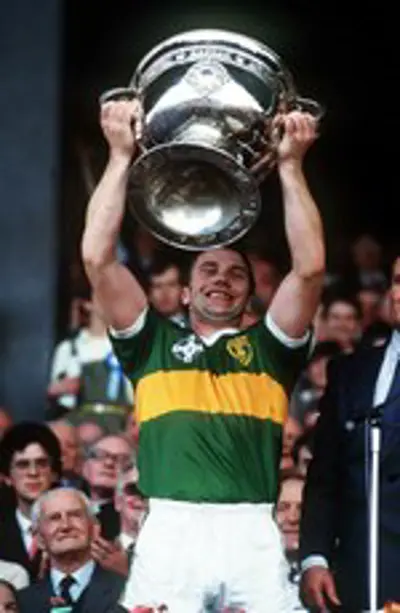 1955 paidi o se irish footballer and manager died 2012 05 16