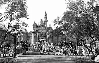 1956 after going bankrupt in 1955 the american broadcaster dumon 08 06