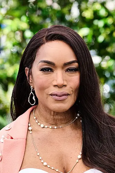 1958 angela bassett american actress 08 16