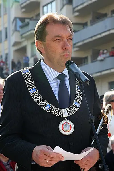 1959 gunnar bakke norwegian banker and politician 65th mayor of 10 24