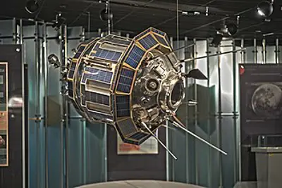1959 the soviet probe luna 3 transmits the first ever photographs 10 07