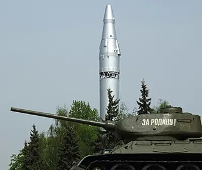 1963 an oxygen leak from an r 9 desna missile at the baikonur cos 10 24