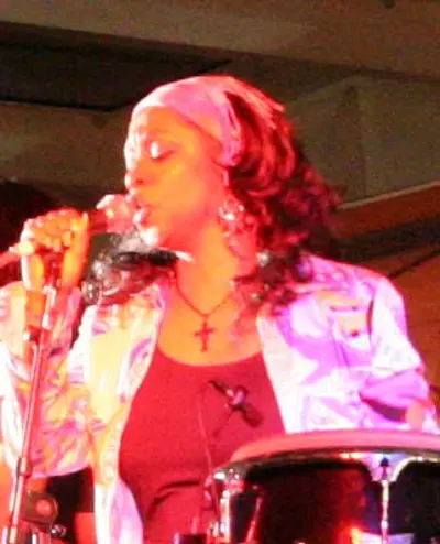 1963 regina belle american singer songwriter producer and actr 07 17