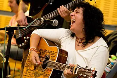 1963 rosana arbelo spanish singer songwriter and guitarist 10 24