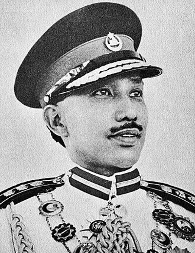 1967 omar ali saifuddien iii of brunei abdicates in favour of his 10 04