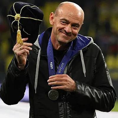 1969 viktor onopko russian footballer and manager 10 14