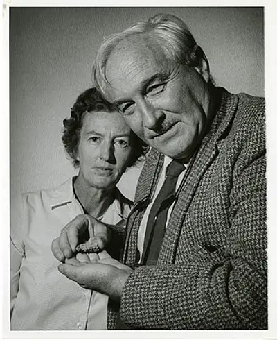 1972 louis leakey kenyan english archaeologist and paleontologis 10 01
