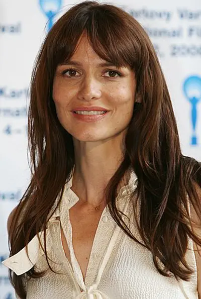 1972 saffron burrows english american actress 10 22