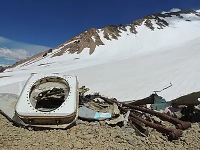 1972 uruguayan air force flight 571 crashes in the andes mountain 10 13