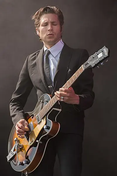 1974 daniel kessler english american singer and guitarist 09 25