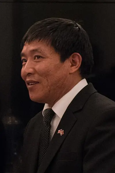 1974 dhondup wangchen chinese director and producer 10 17