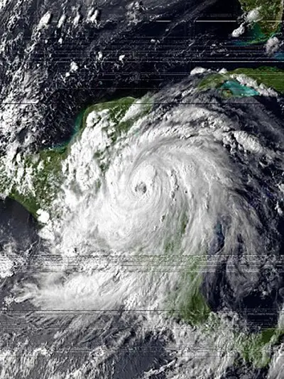 1974 hurricane fifi strikes honduras with 110 mph winds killing 09 18