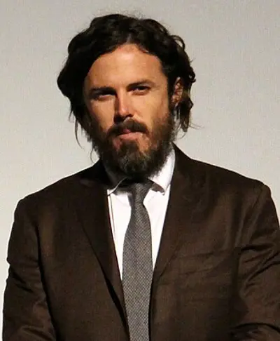 1975 casey affleck american actor 08 12