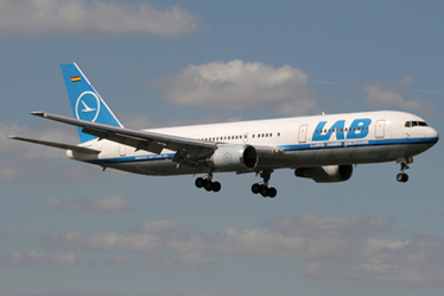A Lloyd Aéreo Boliviano Boeing 707 crashes after takeoff from El Trompillo Airport in Santa Cruz de la Sierra,…