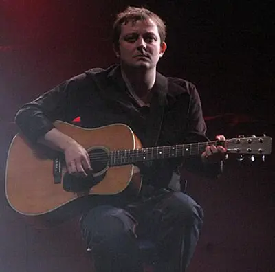 Richard Oakes, English guitarist and songwriter