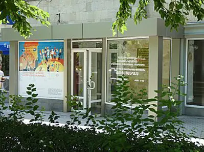 1978 based on the worlds first childrens art museum the henrik 10 18