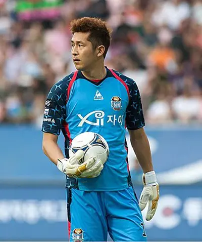 1979 kim yong dae south korean footballer 10 11
