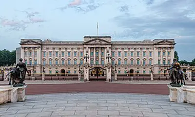 1982 a british man named michael fagan broke into buckingham pala 07 09