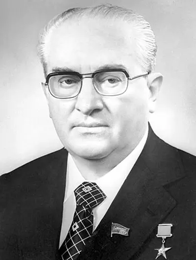 1983 after writing a letter to soviet premier yuri andropov amer 07 07