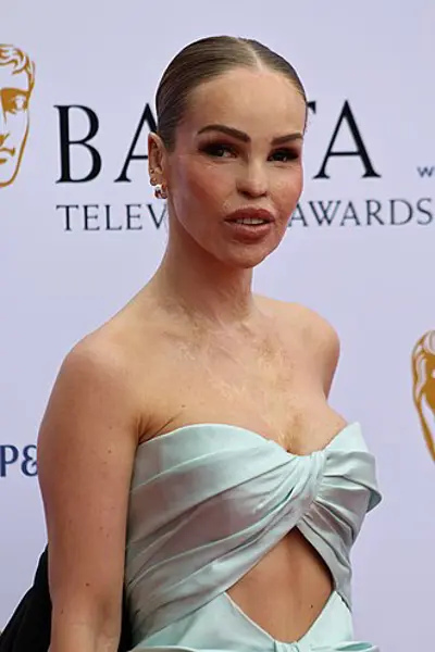 1983 katie piper english philanthropist broadcaster and acid v 10 12