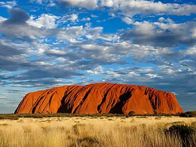 1985 the australian government returns ownership of uluru to the 10 26